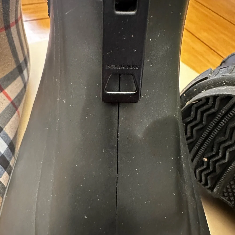 Burberry rain boots … - Picture 6 of 8